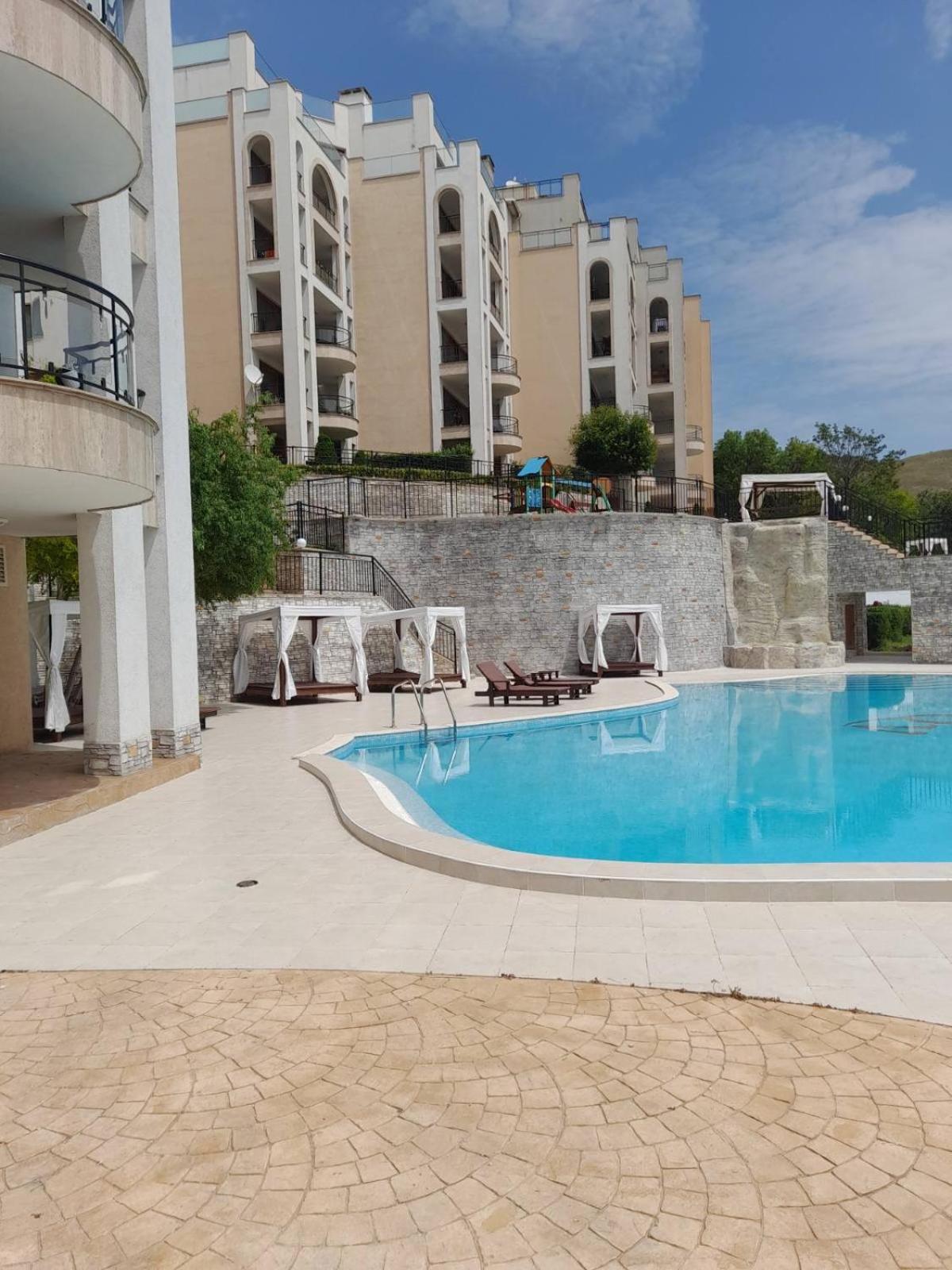 Queen'S Garden Balchik Apartment Buitenkant foto