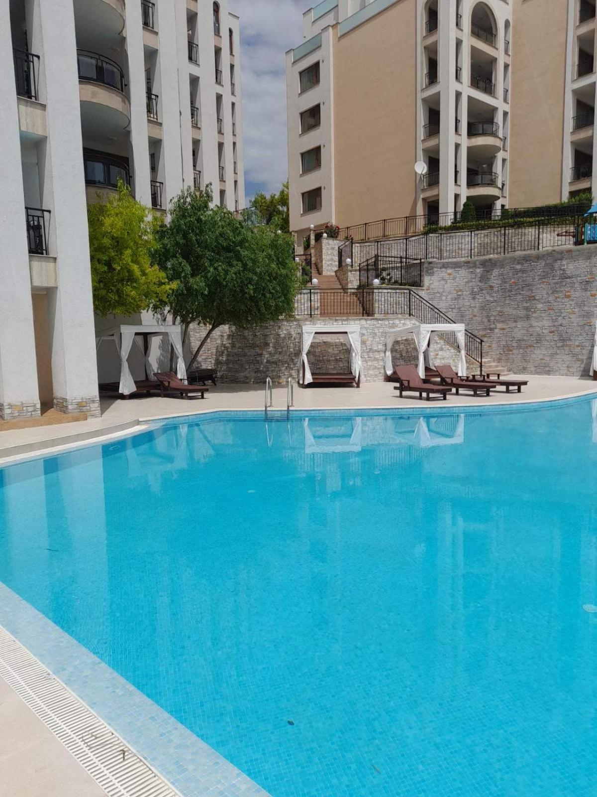 Queen'S Garden Balchik Apartment Buitenkant foto